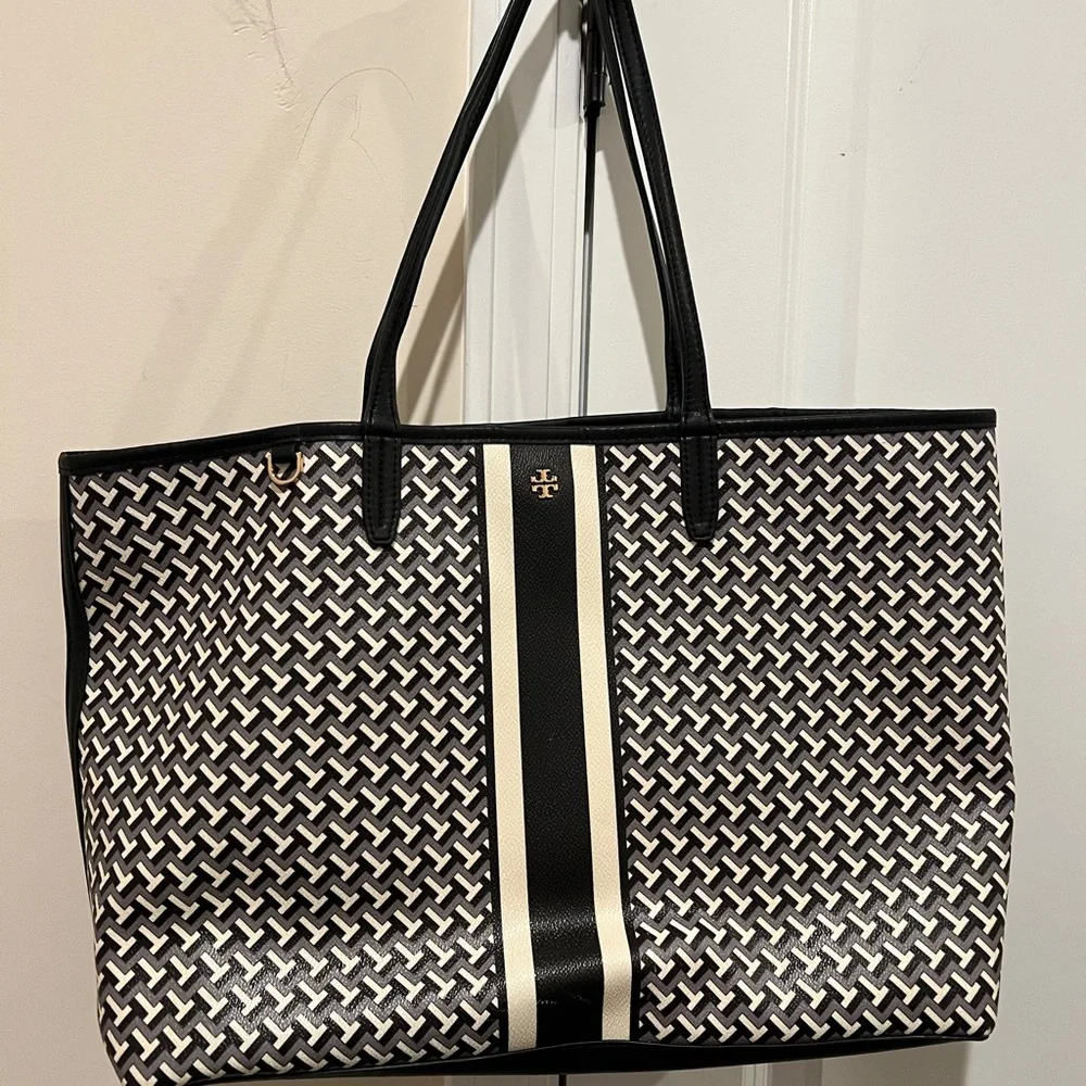 Tory Burch Black and White Geometric Tote🥰 Great‎ Conditions!